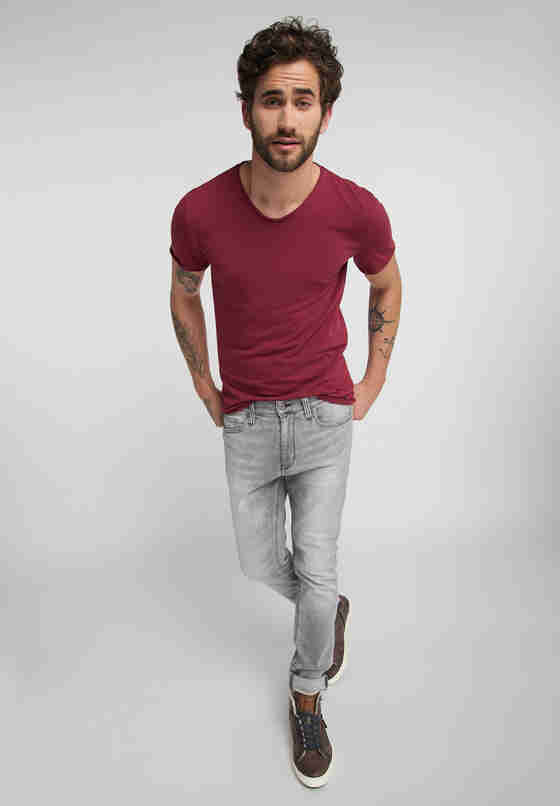 T-Shirt Aaron V Washed, Rot, model