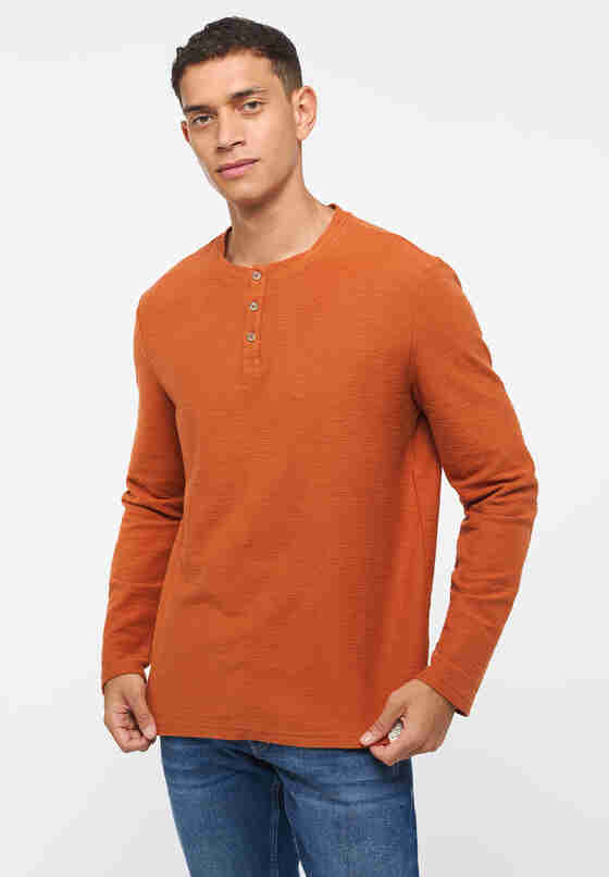 T-Shirt Style Adrian C Henley, Braun, model