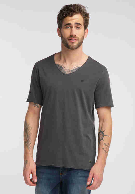 T-Shirt V-Neck Tee, Grau, model
