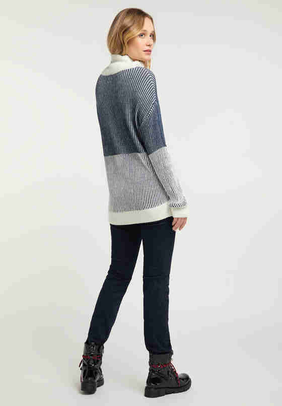 Sweater Camilla T Structure, Blau, model