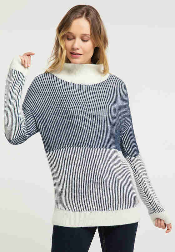 Sweater Camilla T Structure, Blau, model
