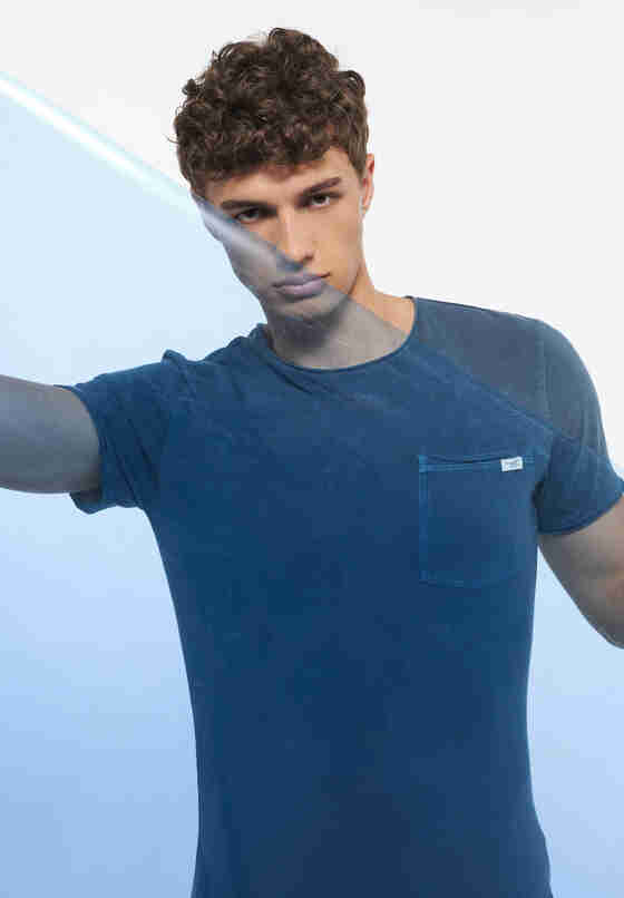 T-Shirt Style Washed Crew-Neck, Blau, model