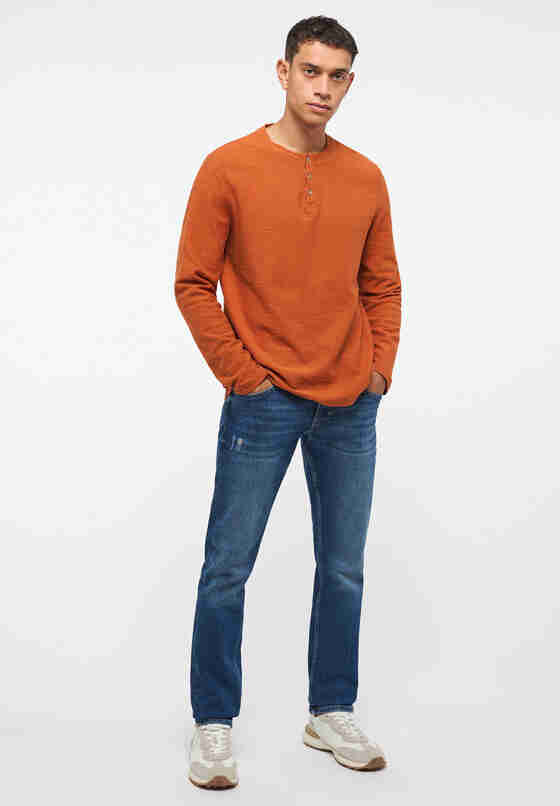 T-Shirt Style Adrian C Henley, Braun, model