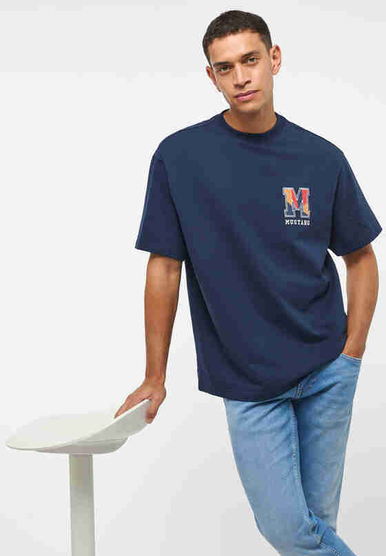 T-Shirt Style Andrew C Embro, Blau, model