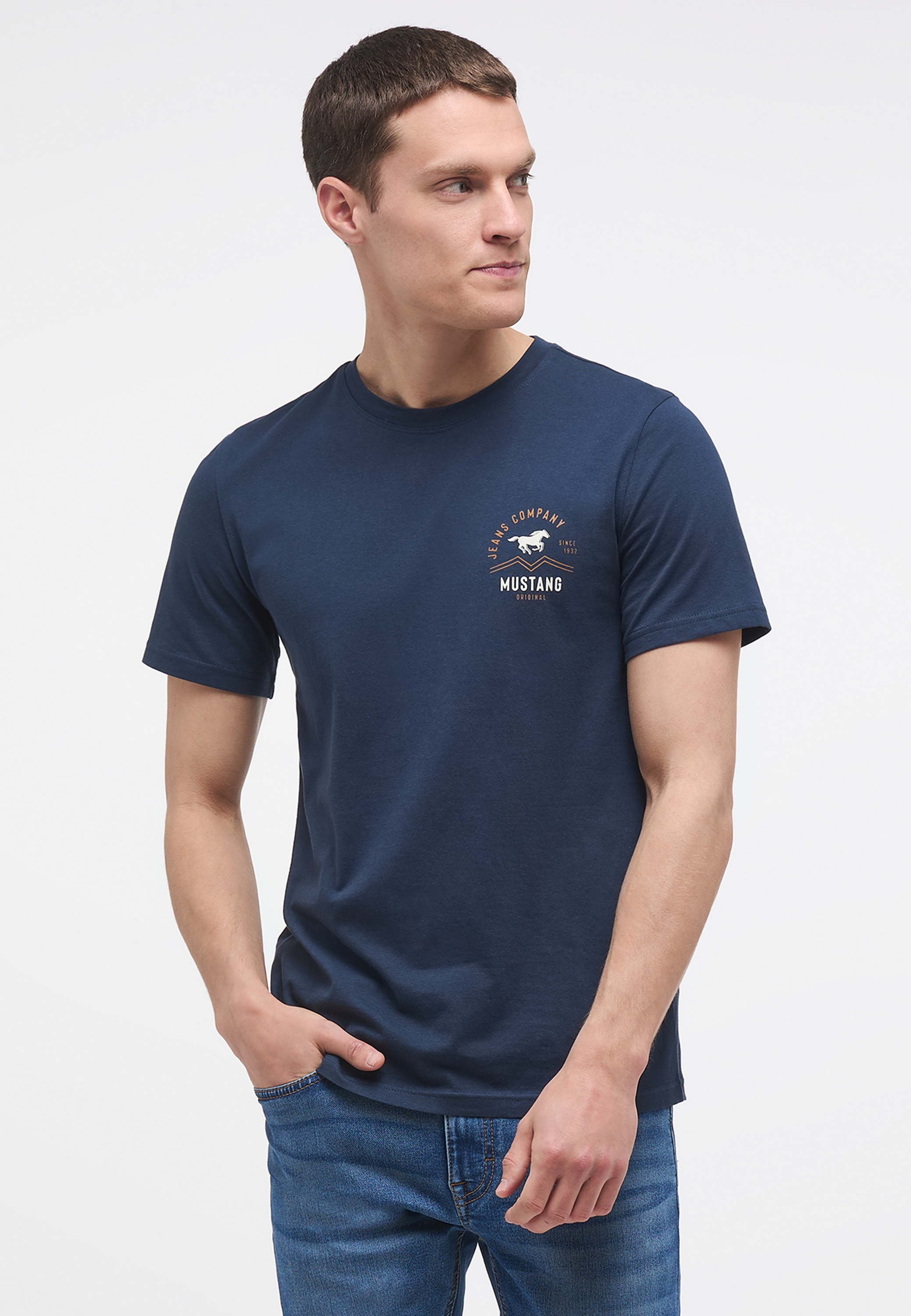 T-Shirt mit Print auf Brusthöhe jetzt bei bei Mustang kaufen